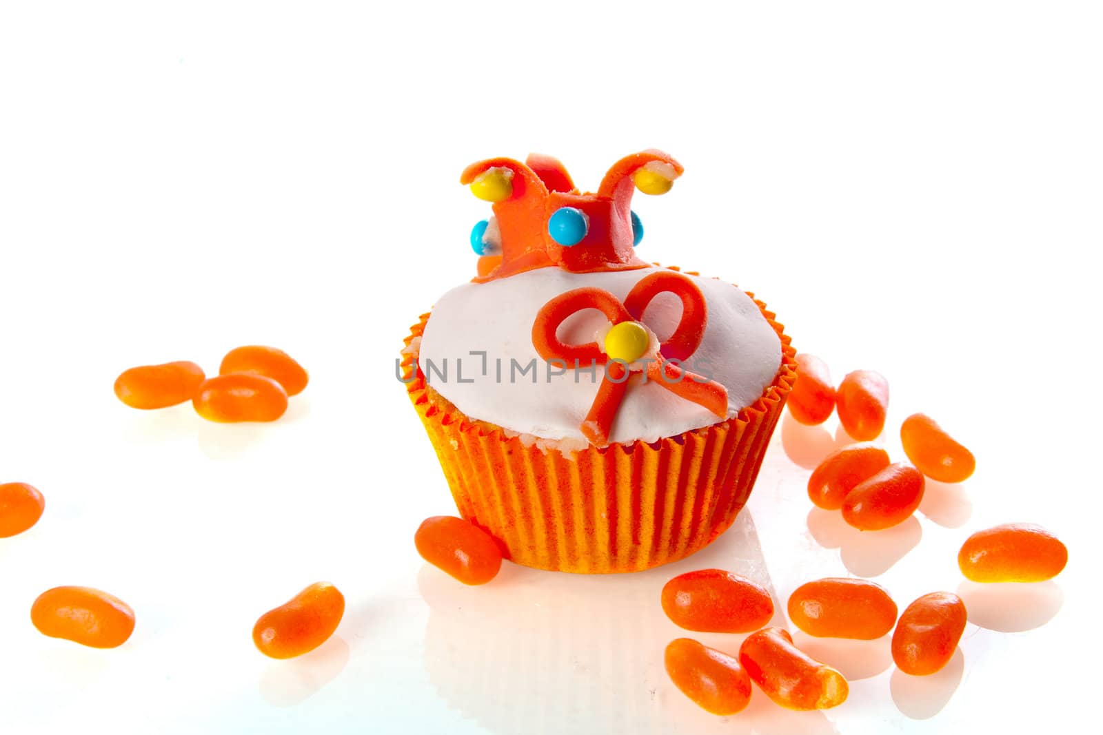 a cupcake with a crown and a orange bow ( symbol of the dutch coronation )