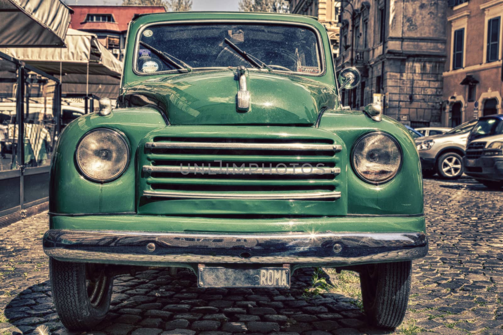 Old car in Rome by shamtor