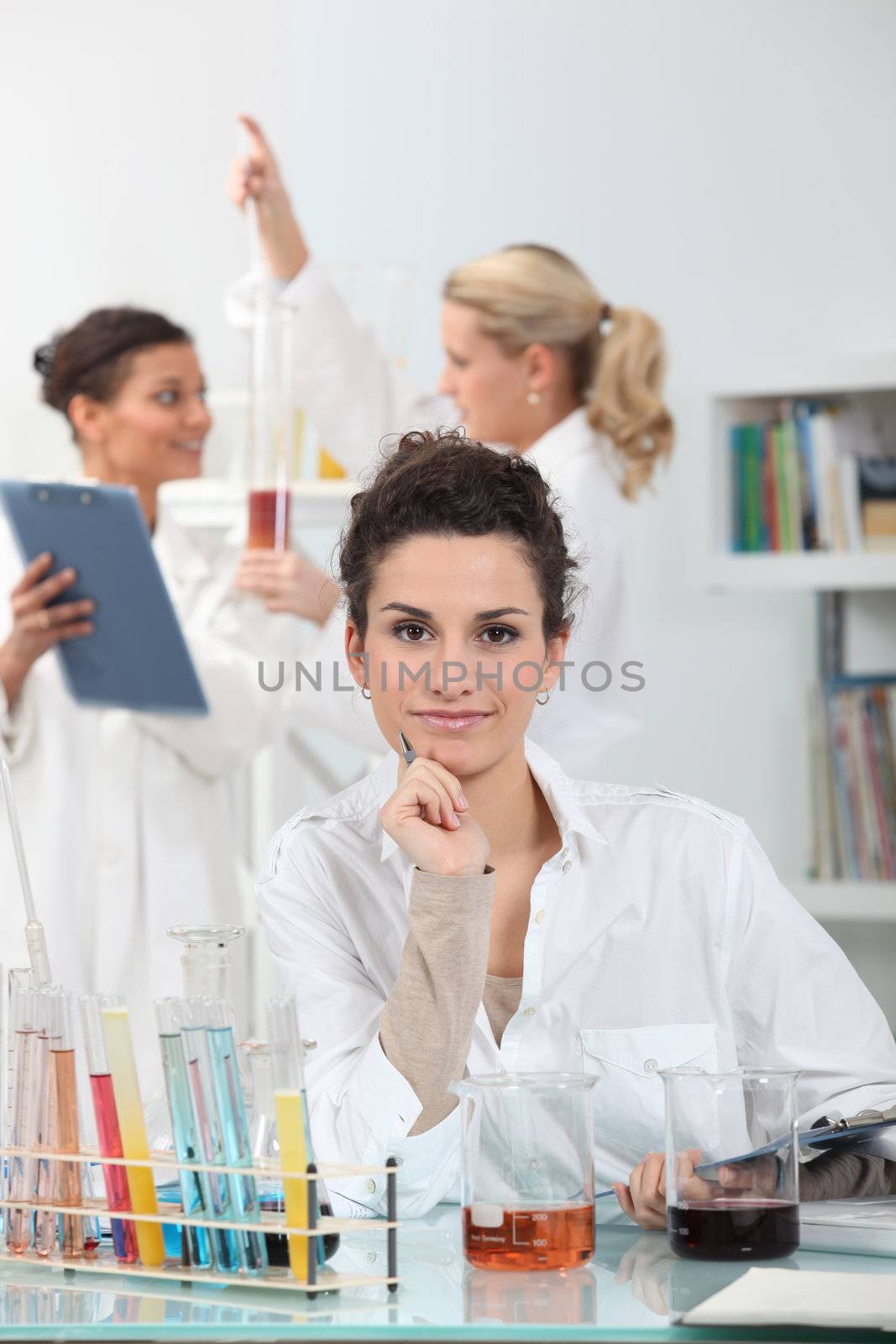 Young women conducting experiments by phovoir