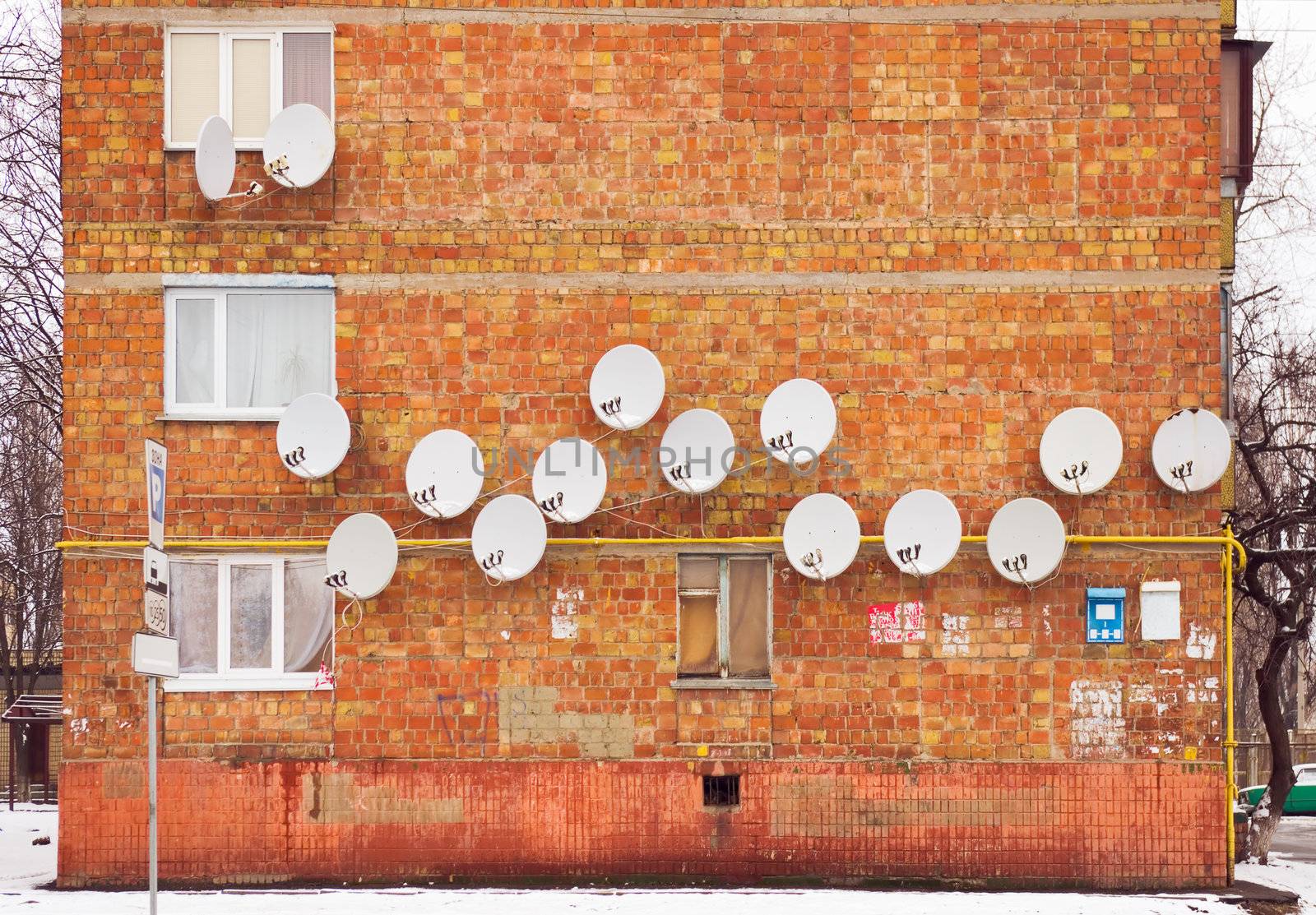 satellite dishes by vrvalerian