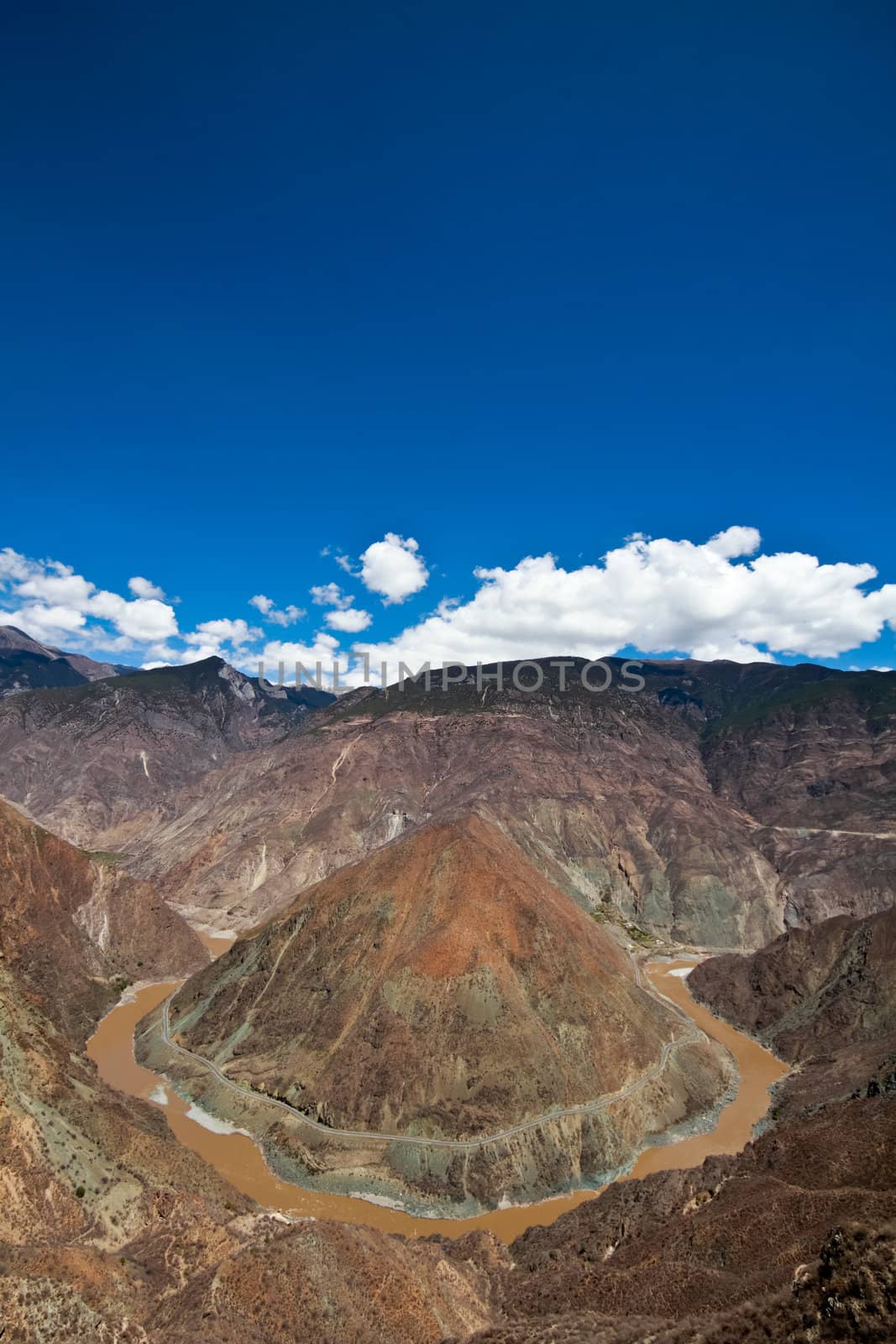 Omega curve (Changjiangdiyiwan) of Yangtze River, Yunnan Province, China