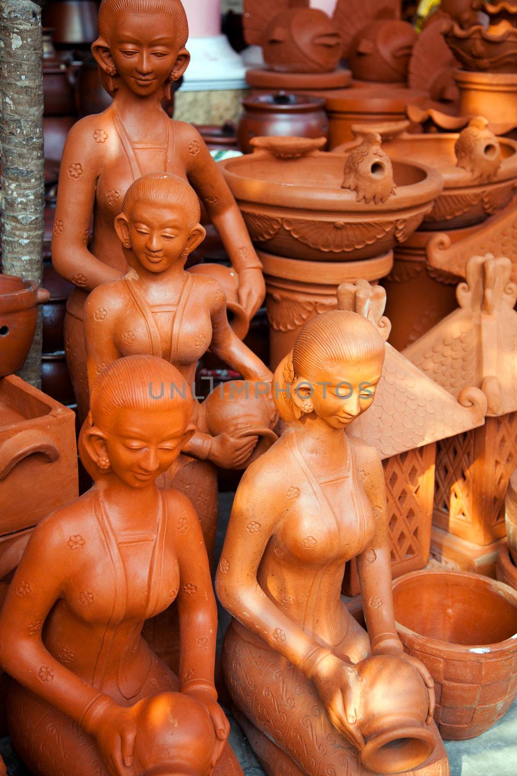 Sculptures from clay, the soft enchanting Javanese woman