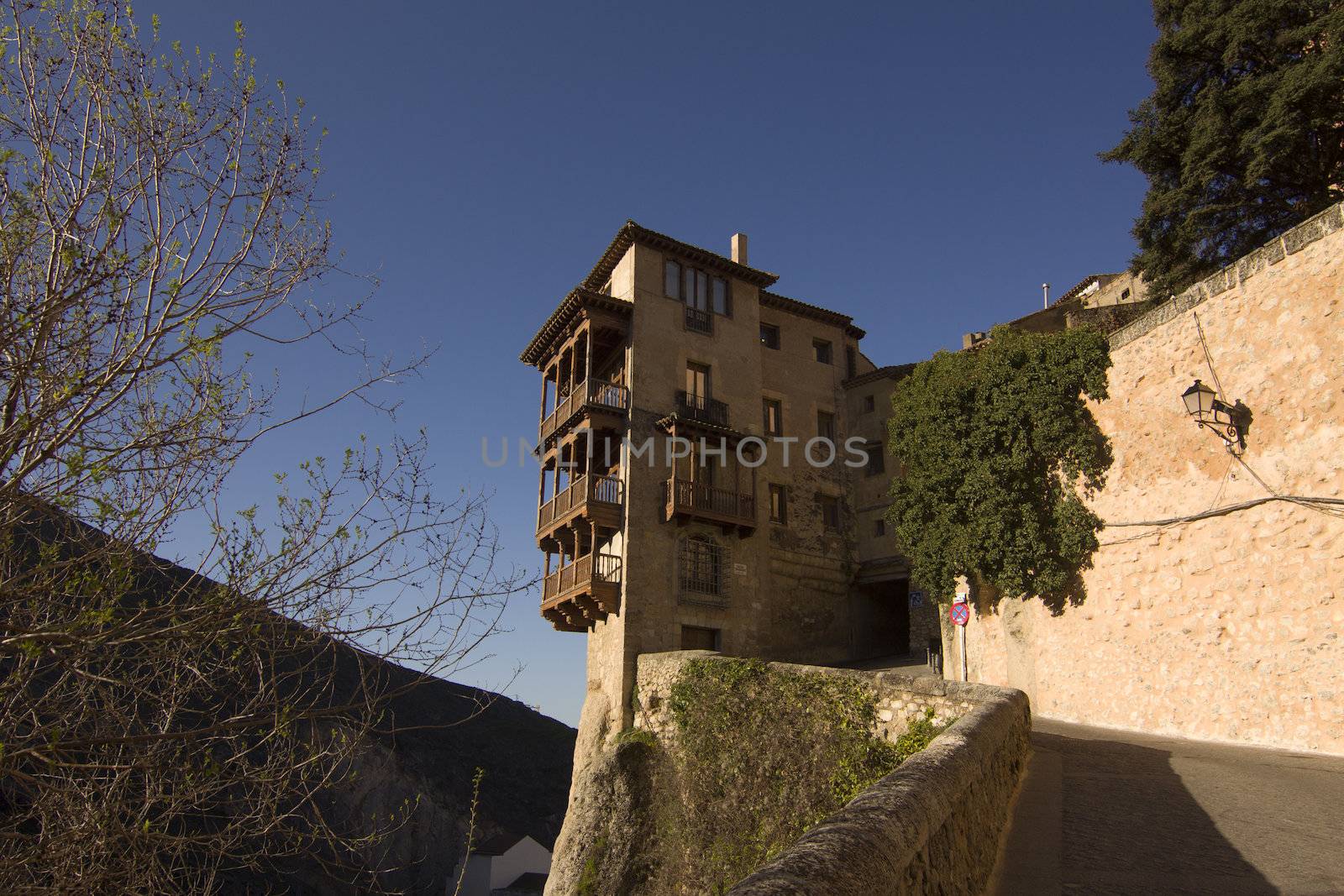 Hanging house in Cuenca, Spain by dannyus