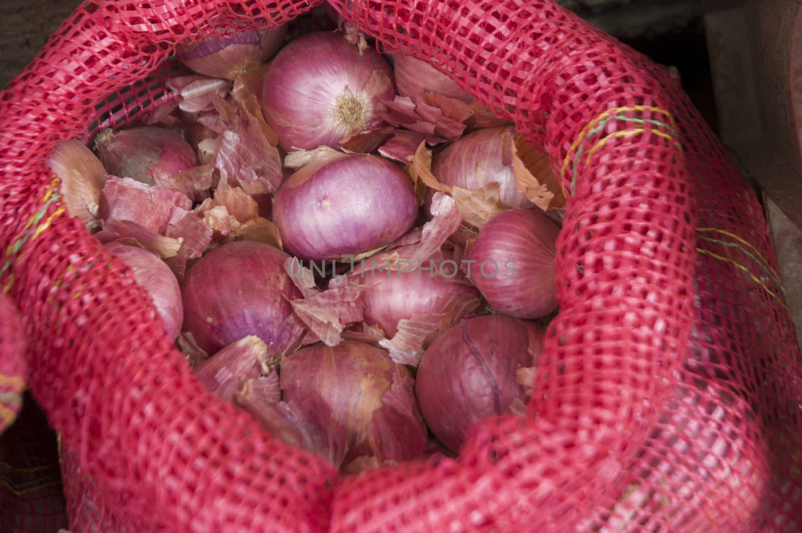 a basket of shallot onion