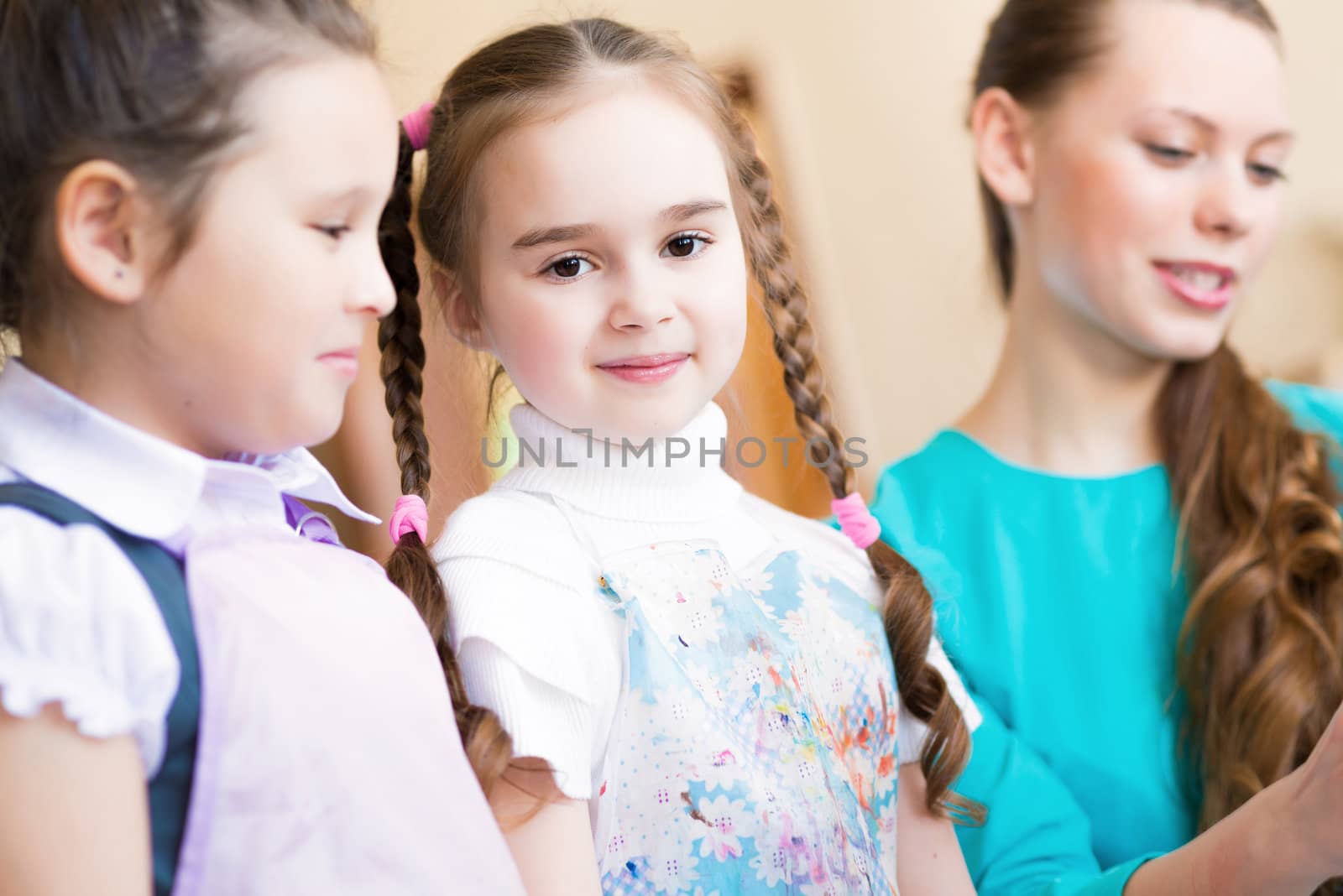 children draw with the teacher in the classroom drawing