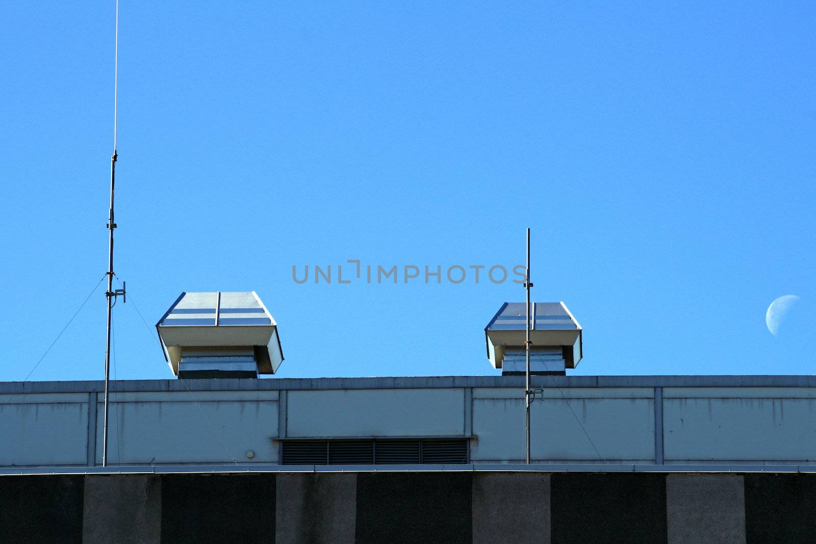 The stream of fresh air acts from a roof