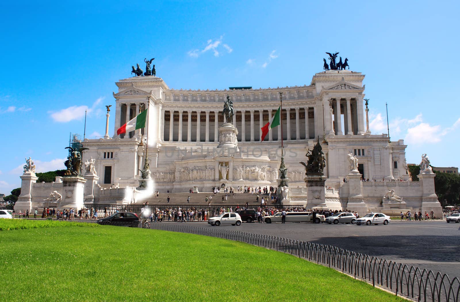 Vittorio Emanuele Monument on Piazza Venezia by frenta