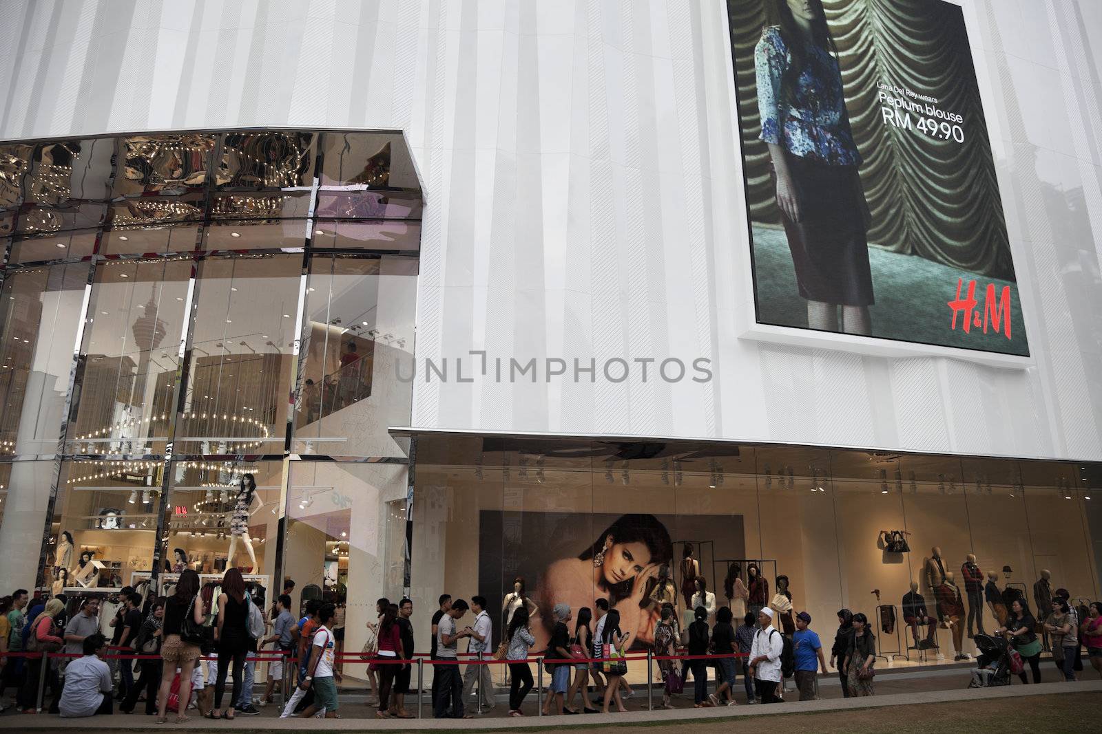 30 September 2012: Kuala Lumpur, Malaysia. Customers on the waiting line to enter the new H&M store opened 22 of September 2012  in Bukit Bintang