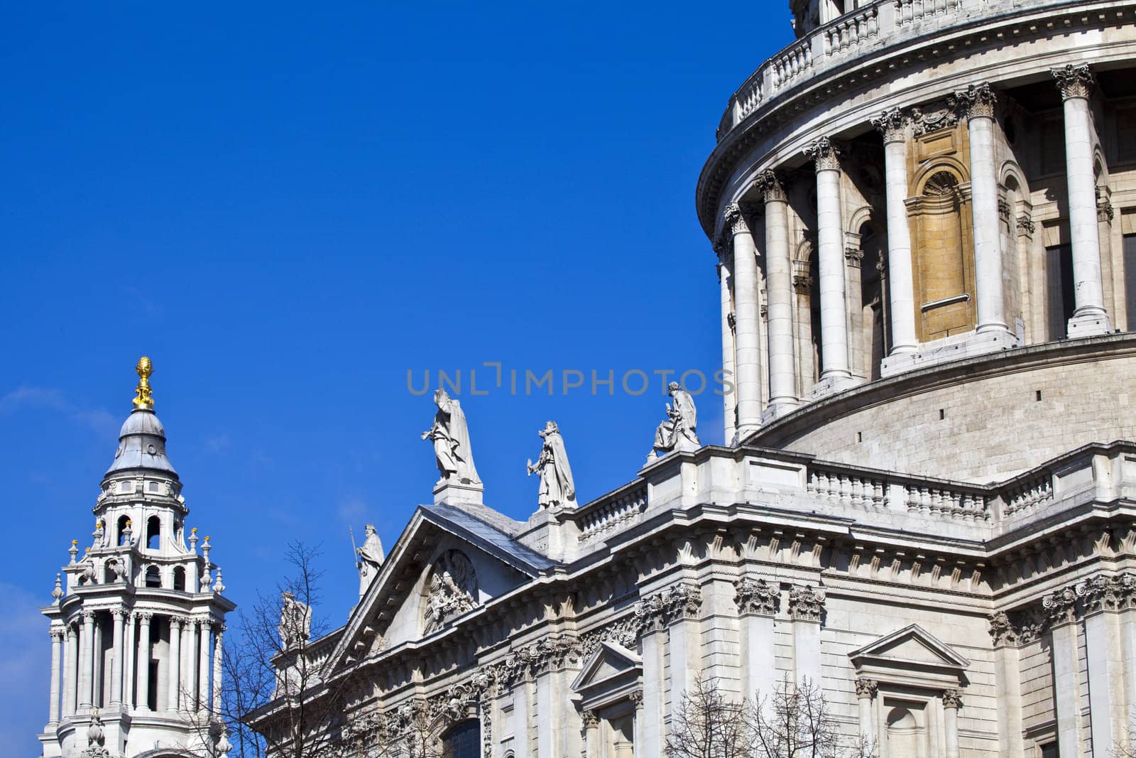 St. Paul's Cathedral in London by chrisdorney