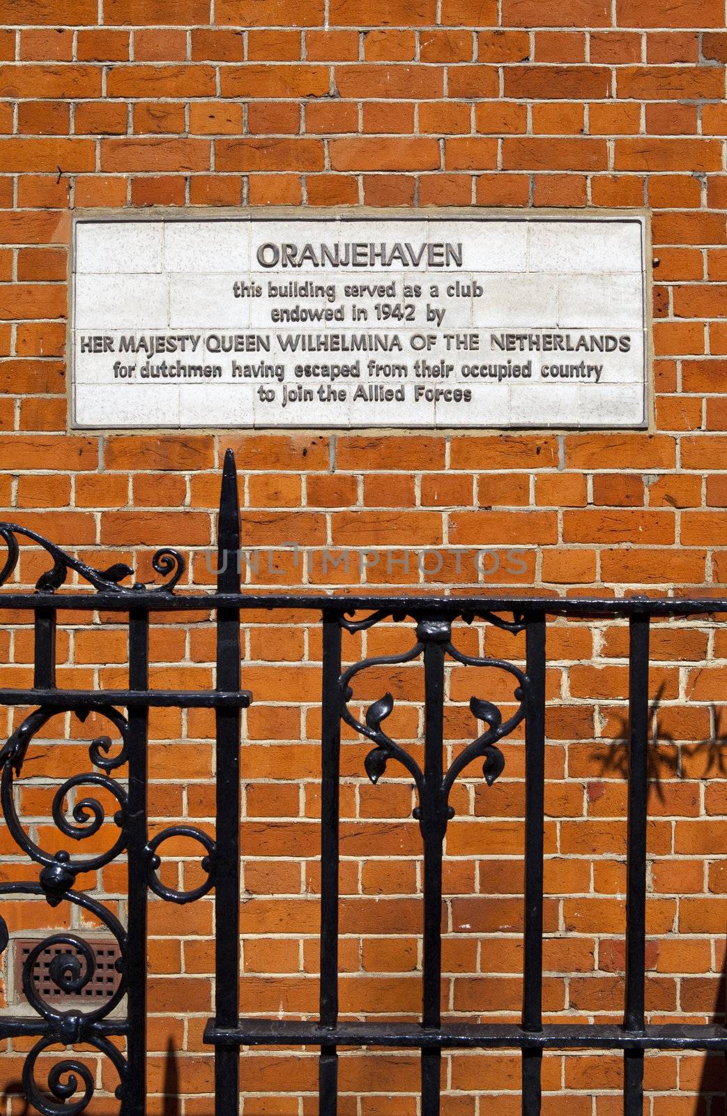 Plaque in Hyde Park Place marking the site of 'Oranjehaven' - a club during the Second World War used by dutch people who fled Nazi Germany and joined the Allied forces.