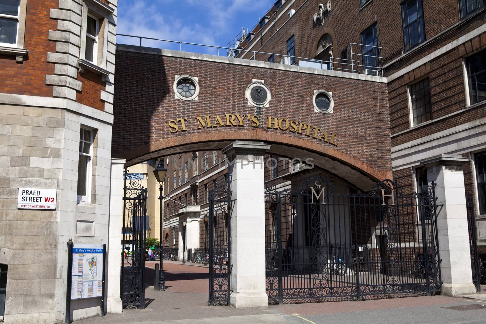 St. Mary's Hospital in Paddington, London by chrisdorney