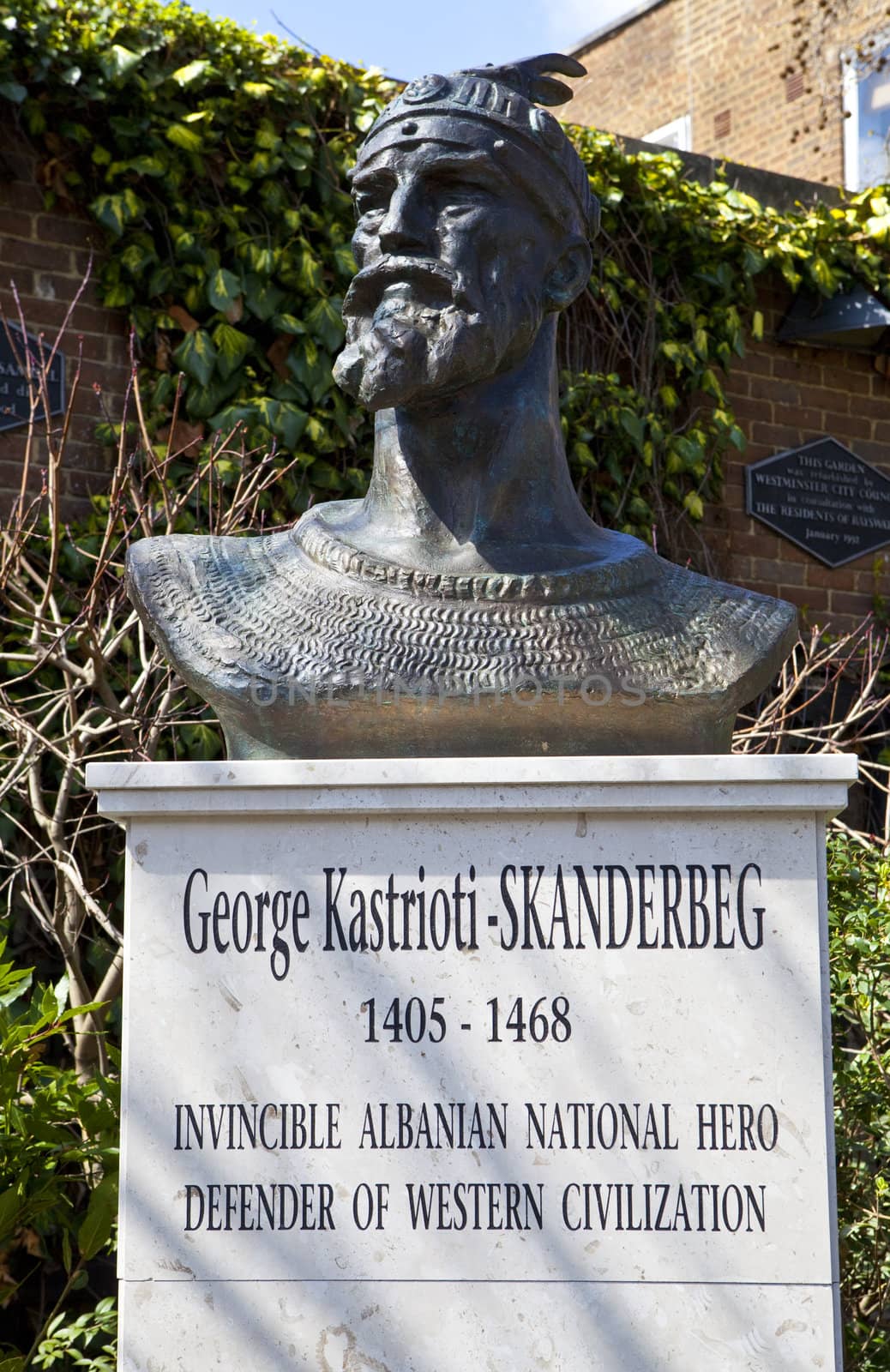 George Kastrioti-Skanderberg Memorial in London by chrisdorney