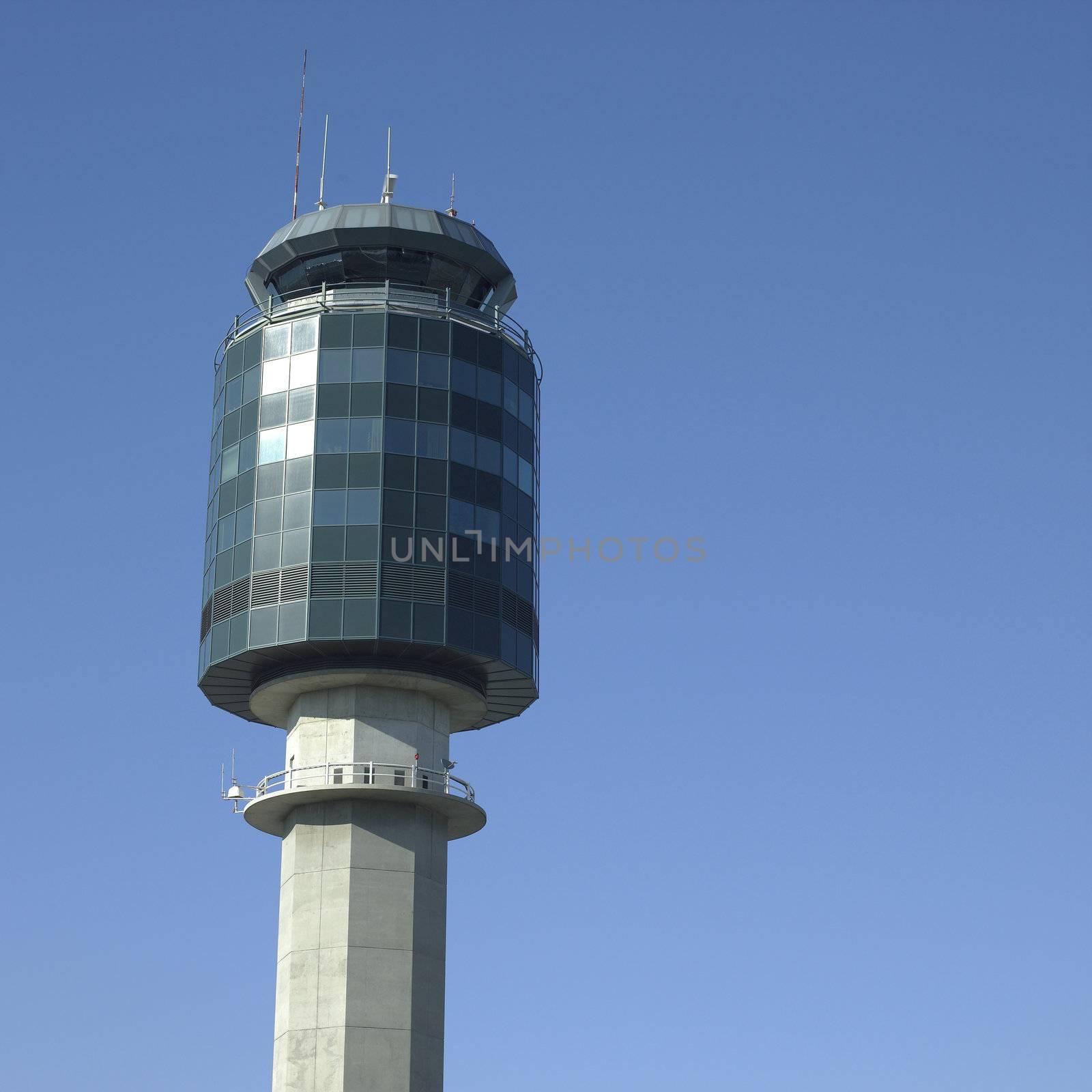 air traffic control tower and blue aky