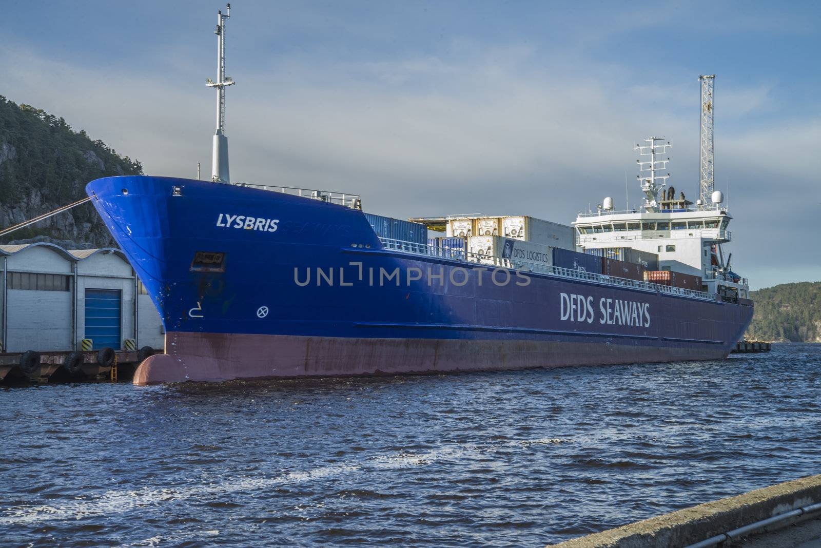 The picture is shot while Lysbris is moored to the quay at the port of Halden, Norway. some facts about the ship: Cargo/containership, Length x Breadth: 129 m X 18 m, Gross Tonnage 7409, DWT  7500 t, flag Norway.