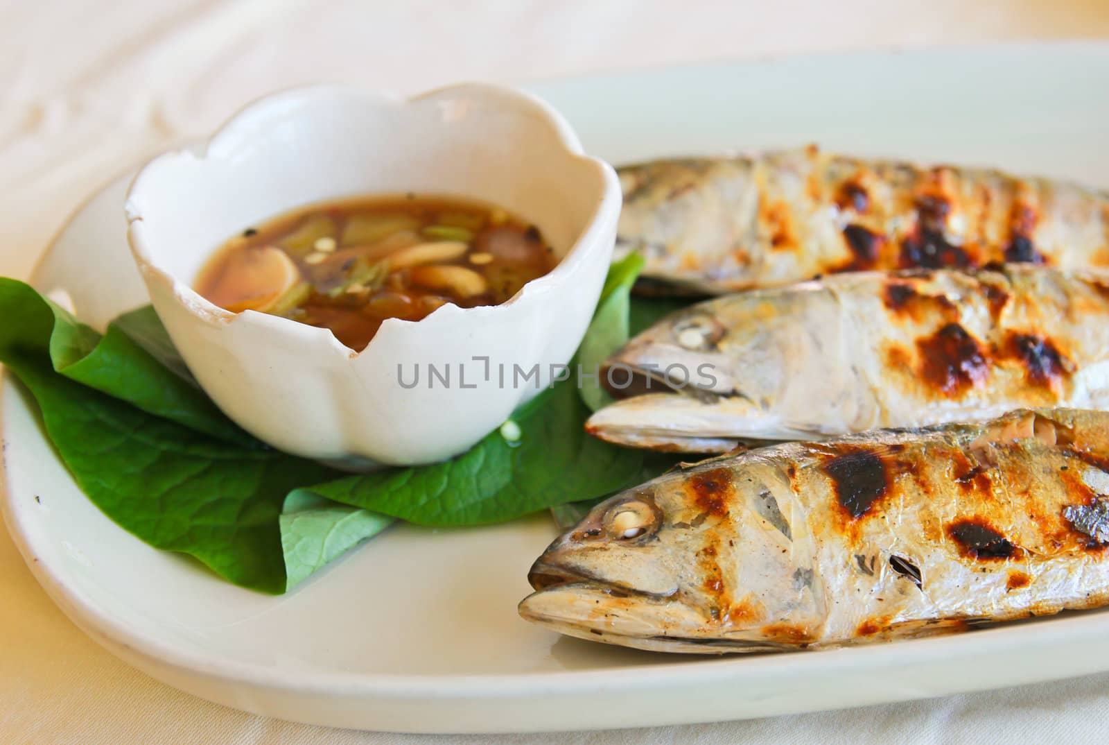 Fried mackerel with spicy sauce by nuchylee