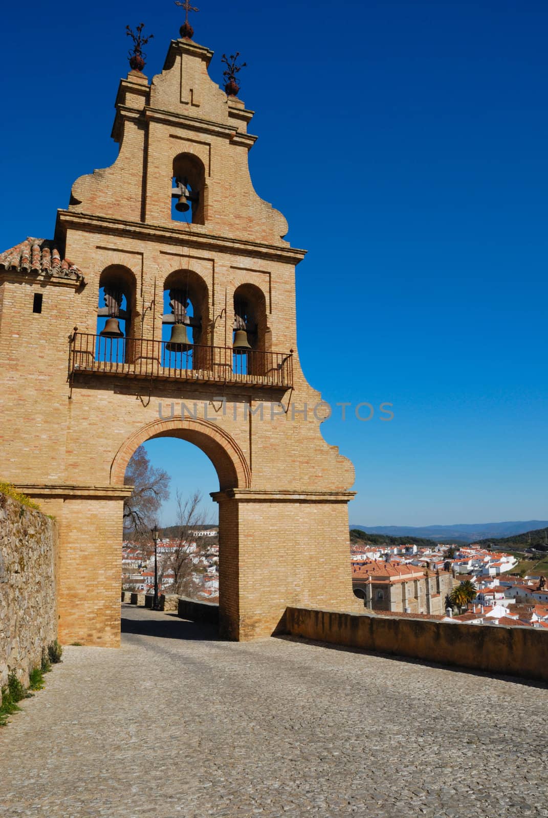 Path to the church in Aracena by monysasi