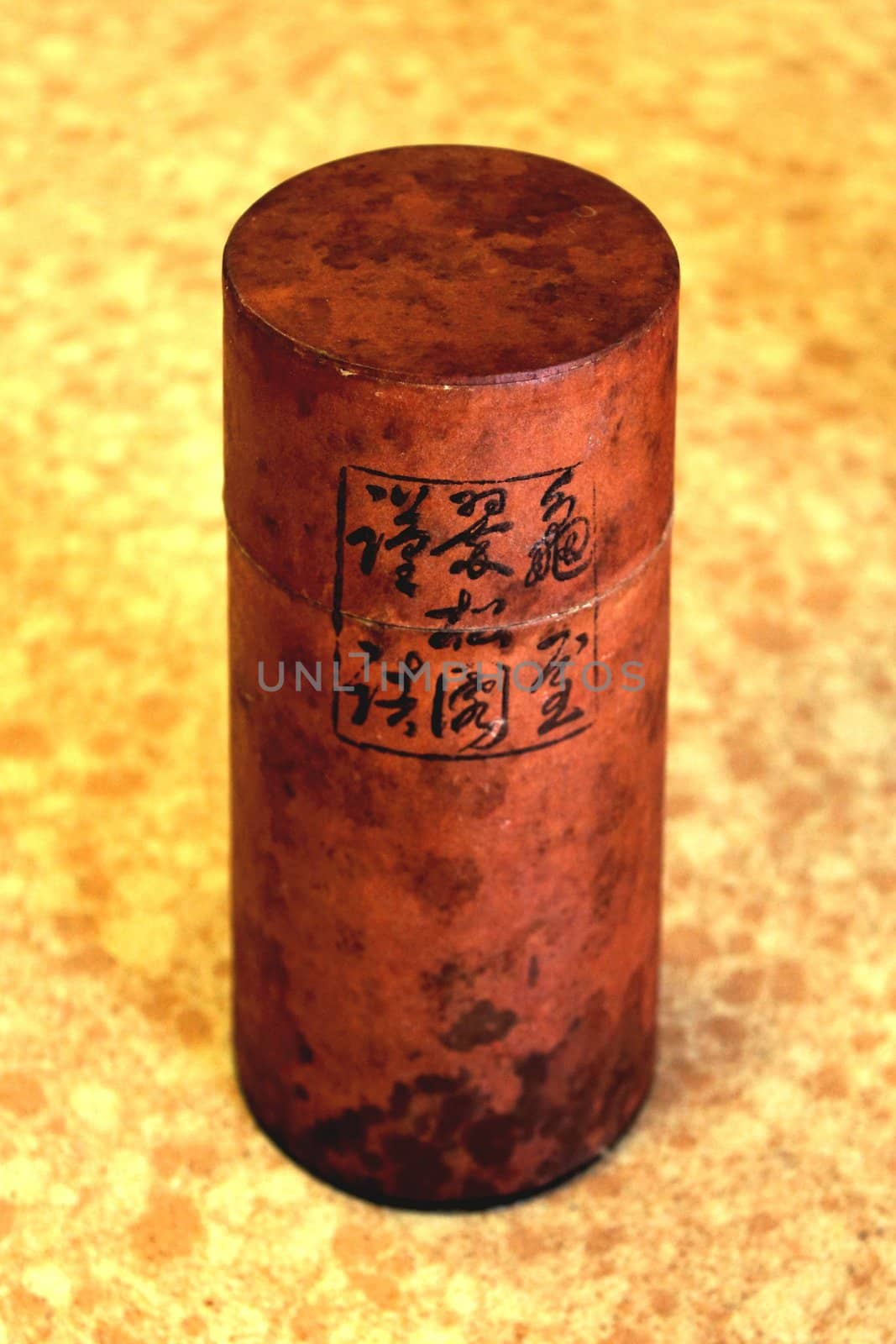 Small Japanese round cylinder herbal tea box.