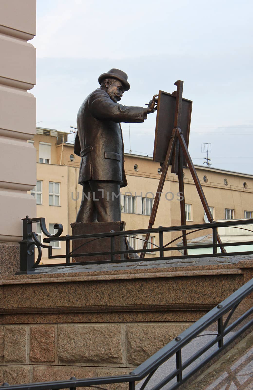 monument to artist by romantiche