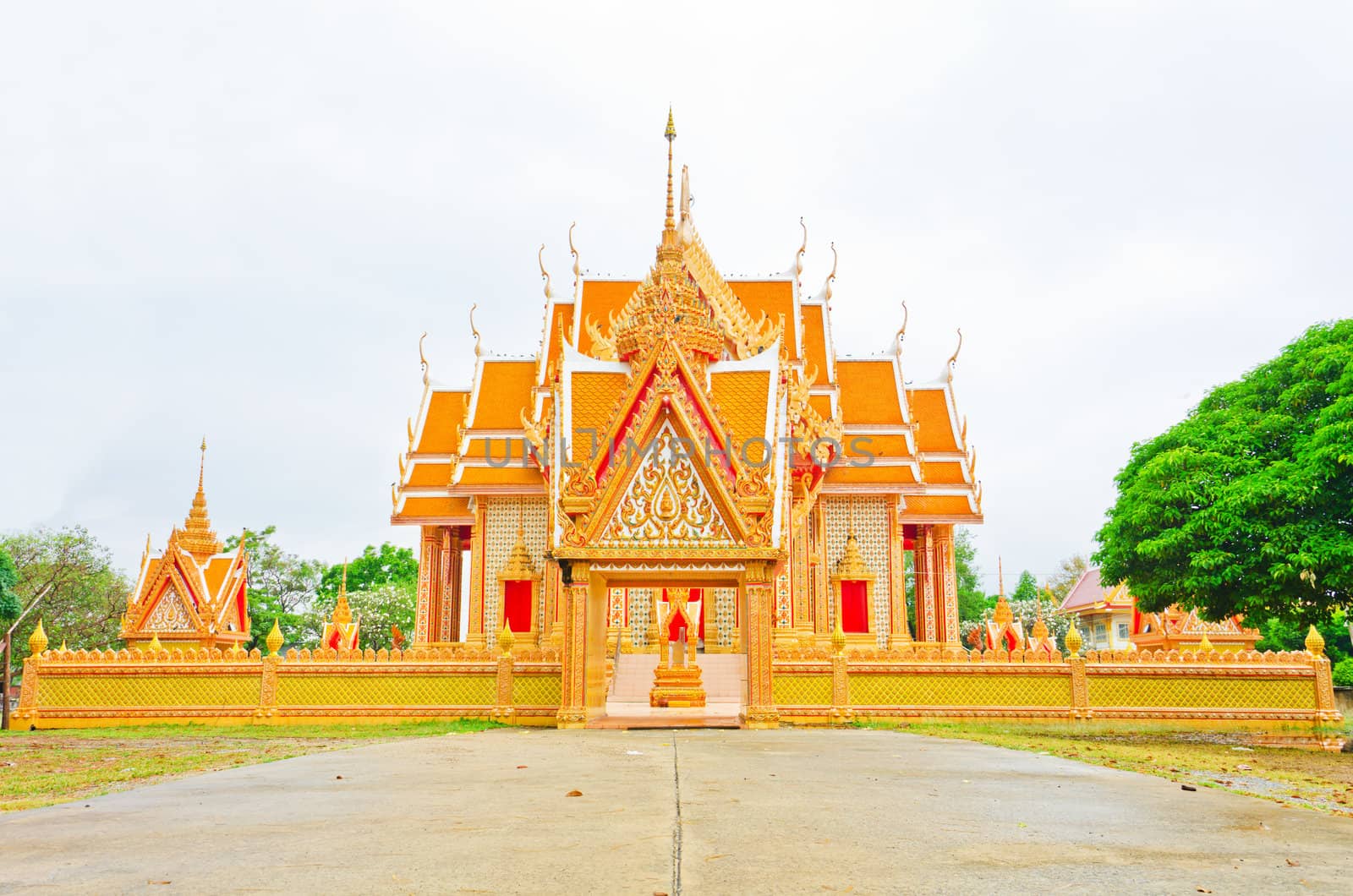 Golden pagoda at the Thai temple
Buddha church at the Thai temple style