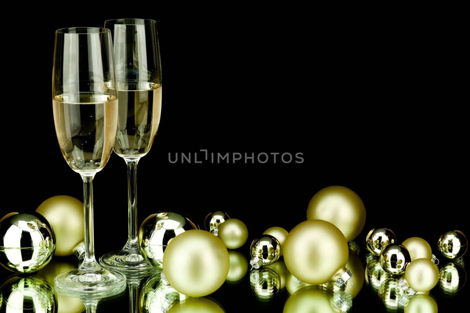 christmas decoration in gold and champagner on black background