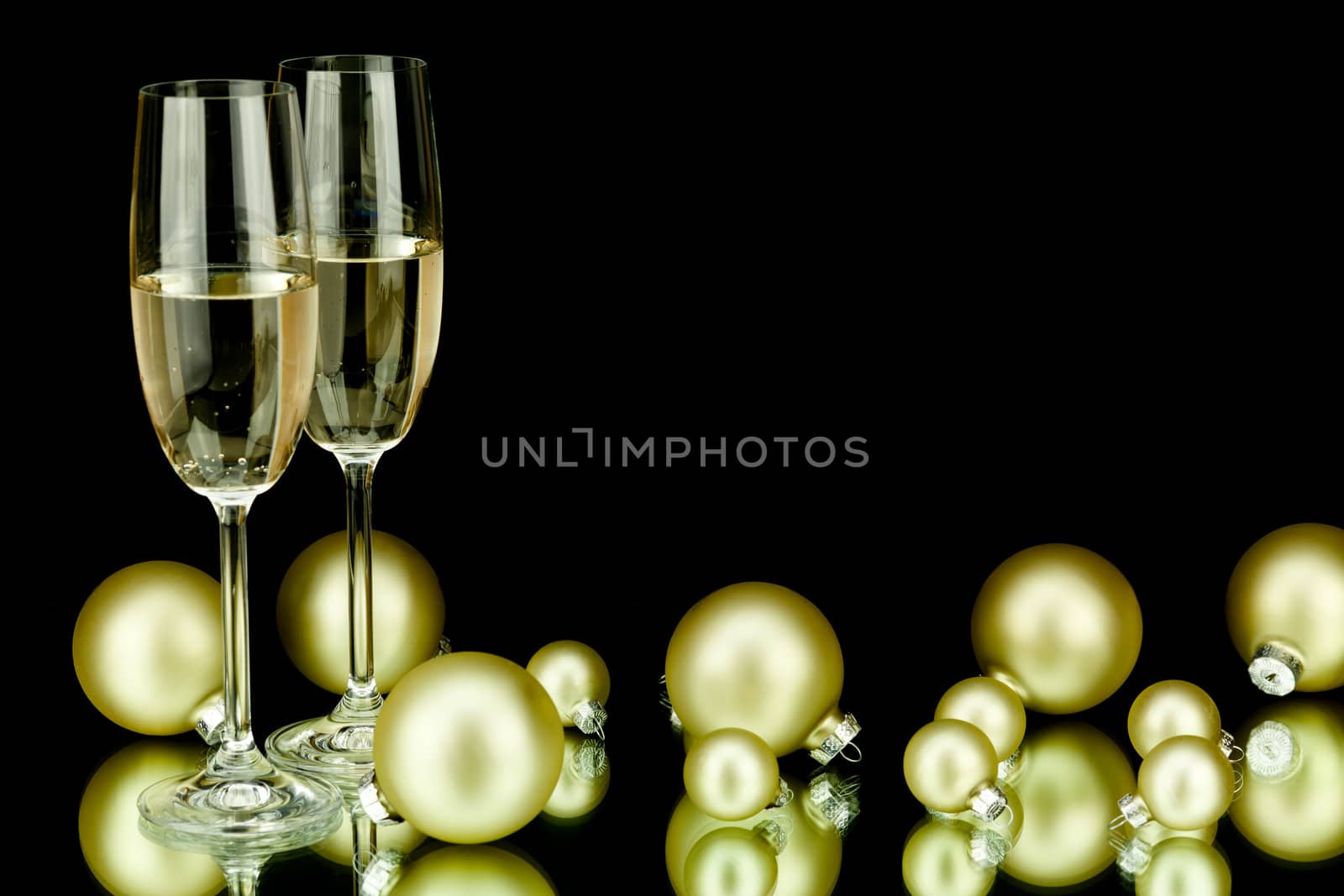 christmas decoration in gold and champagner on black background