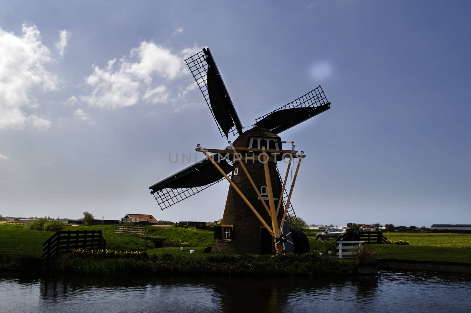 dutch windmill de goede hoop near the village voorhout