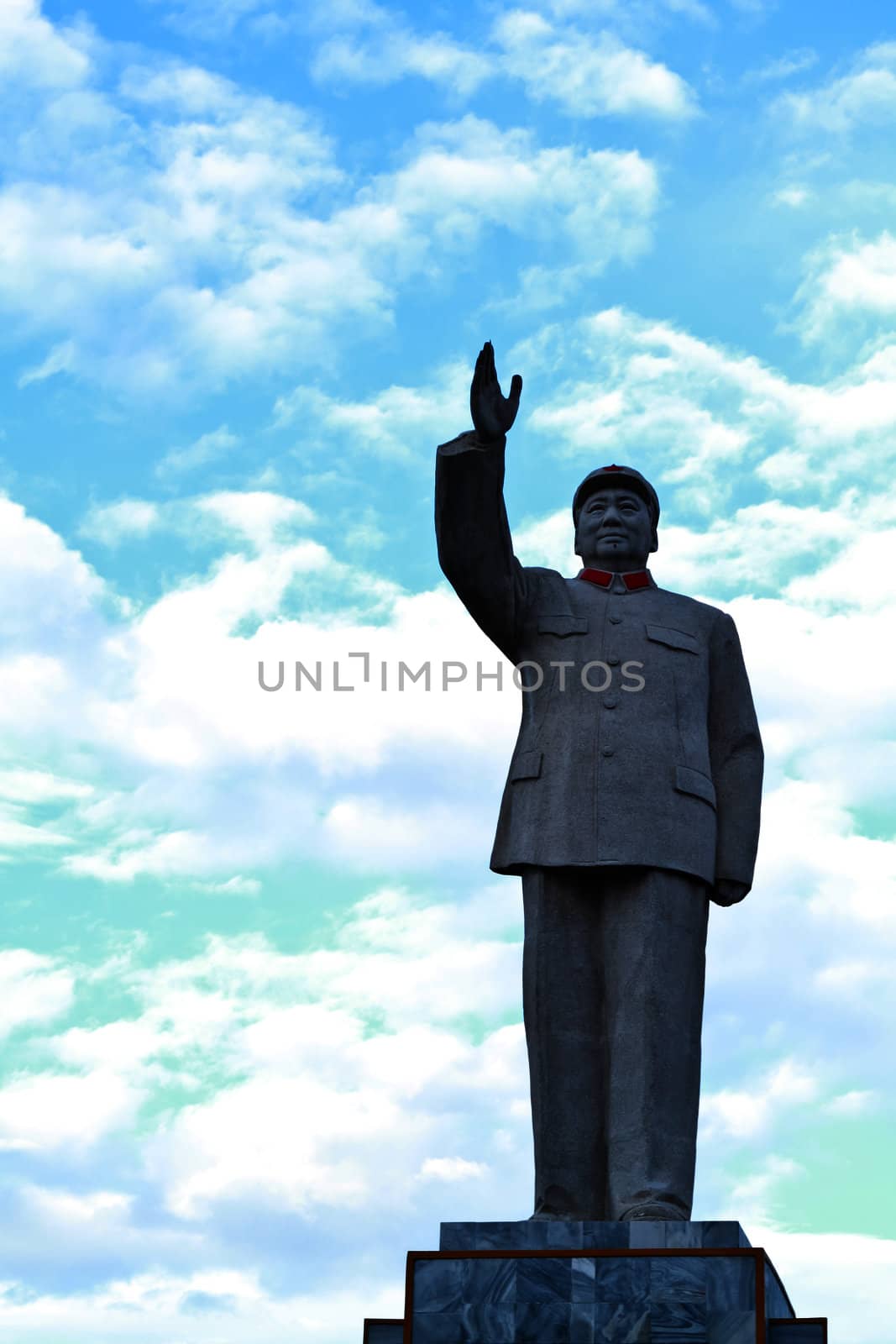 Mao Tse tung Statue by liewluck