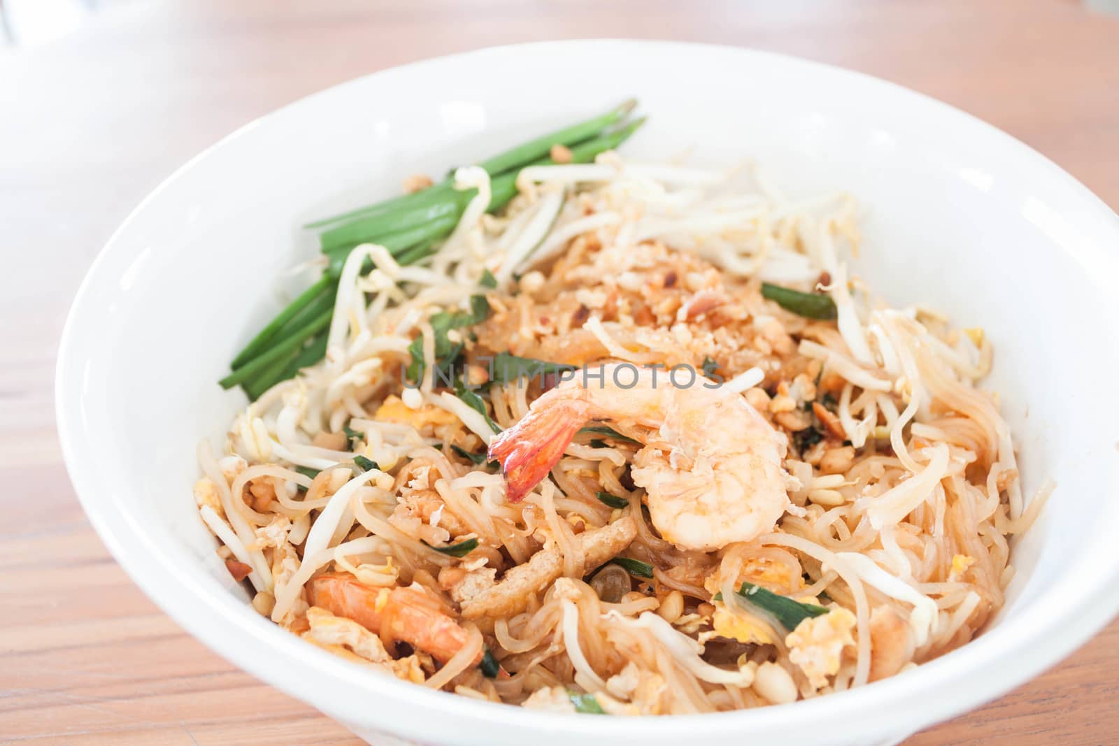 Thai style stir fry noodles with shrimp