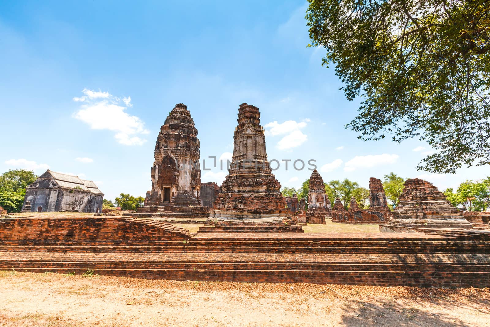 Wat Phra Sri Rattana Mahathat Historical park by jame_j@homail.com