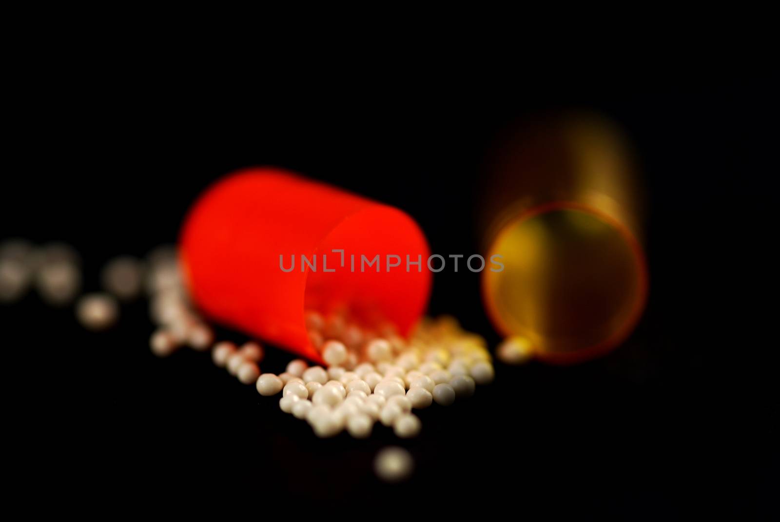 pictures of capsule pills showing the medicine inside it