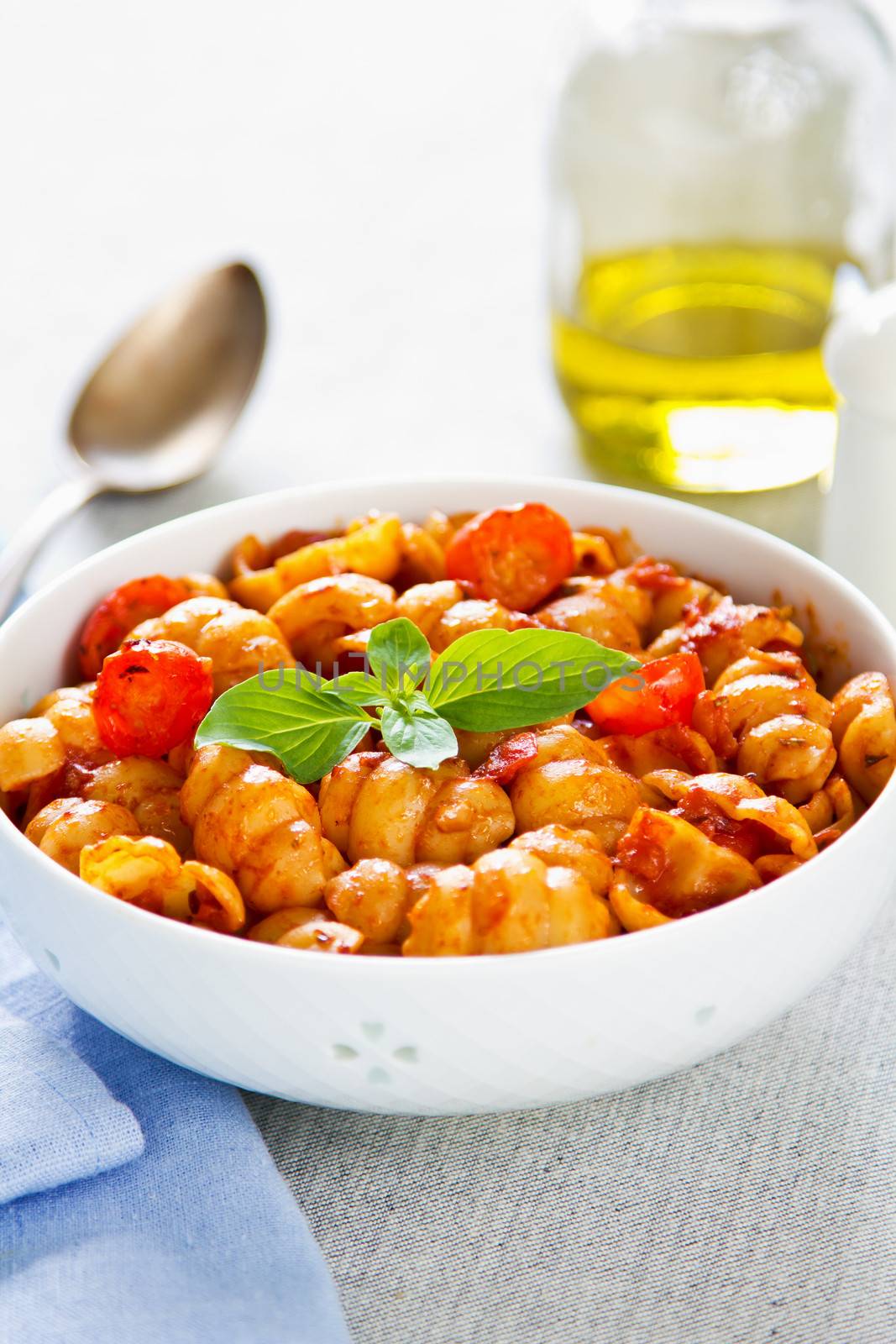 Pasta with tomato sauce and basil