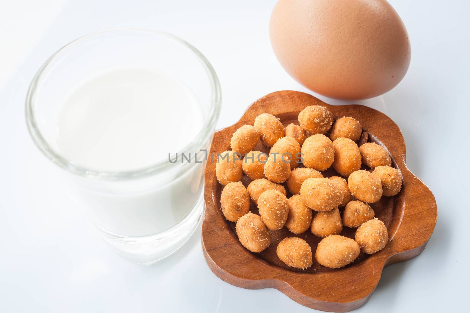 Simple protein with peanut , milk and egg