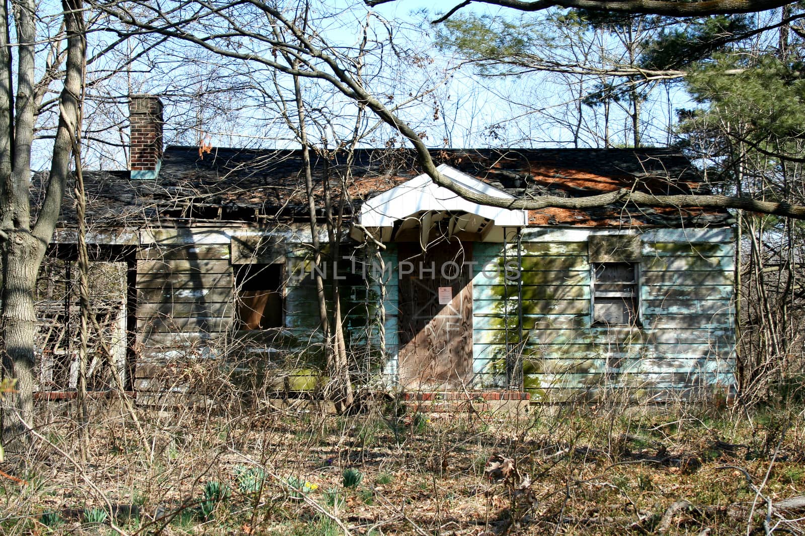 Old abandoned house by njnightsky