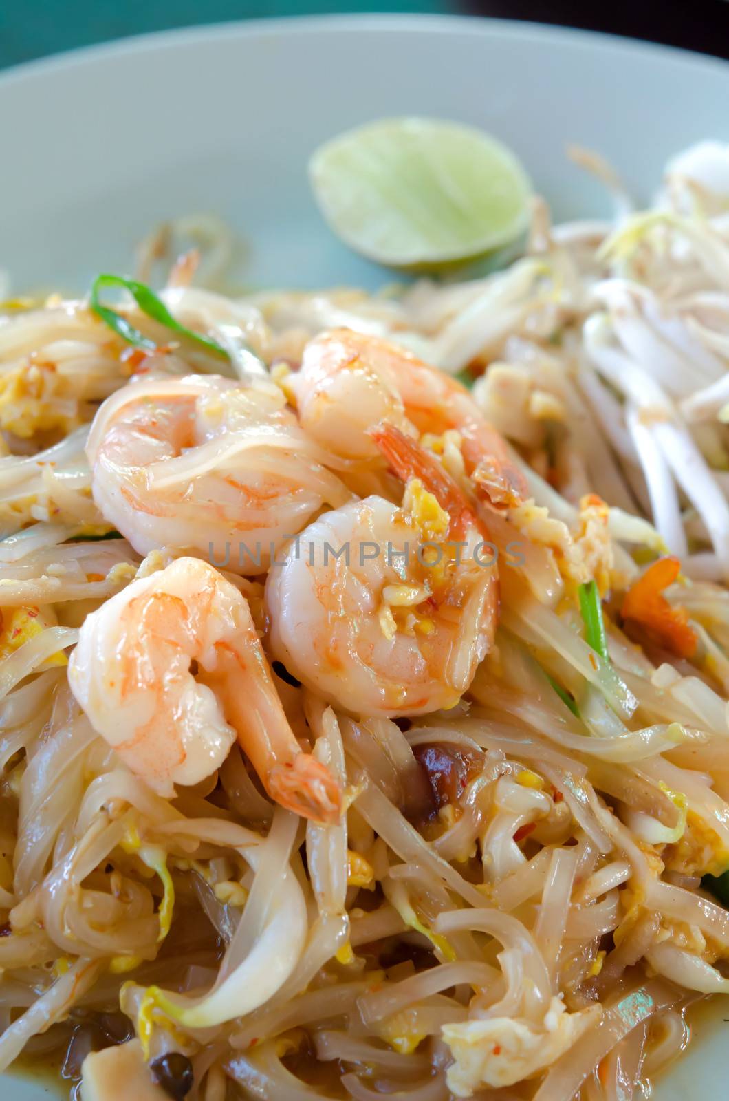 close up Stir fried  noodles with shrimp , egg  and fresh vegetable 