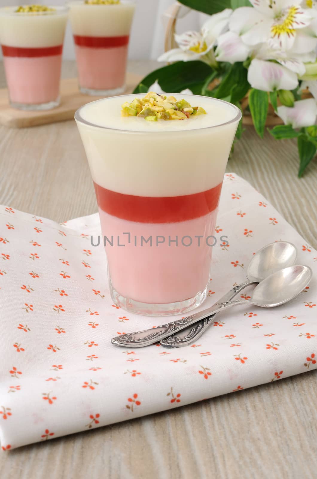 Strawberry yogurt dessert with pistachios by Apolonia