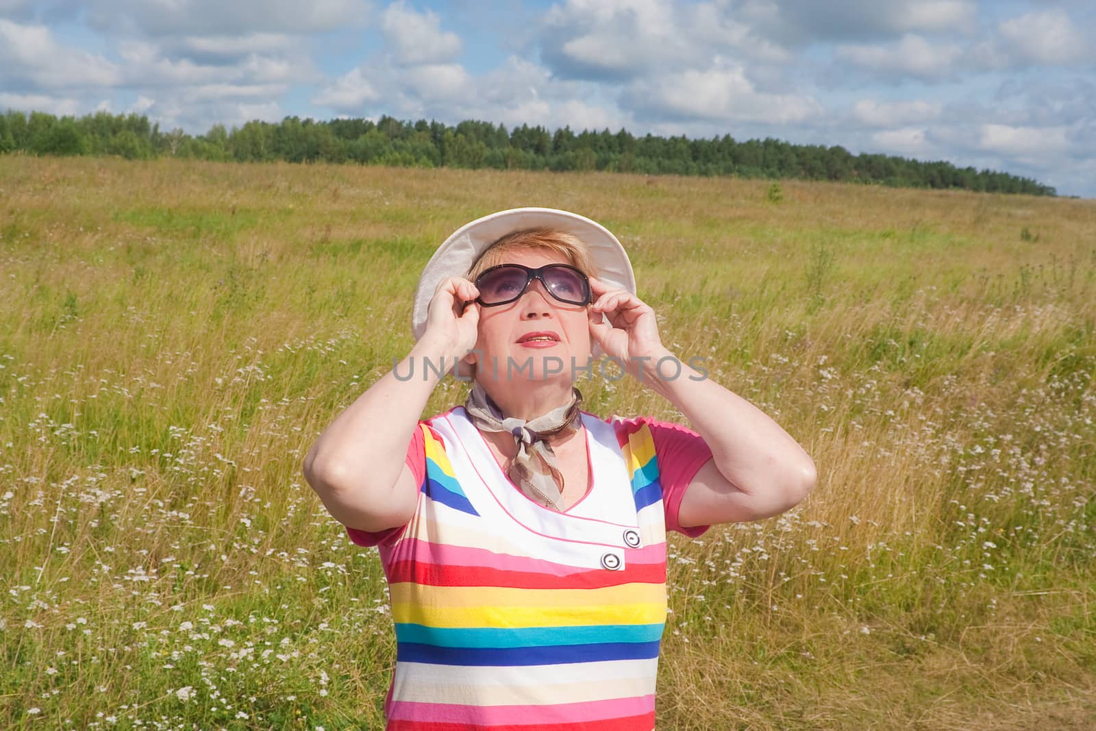 Woman wearing sunglasses on the field