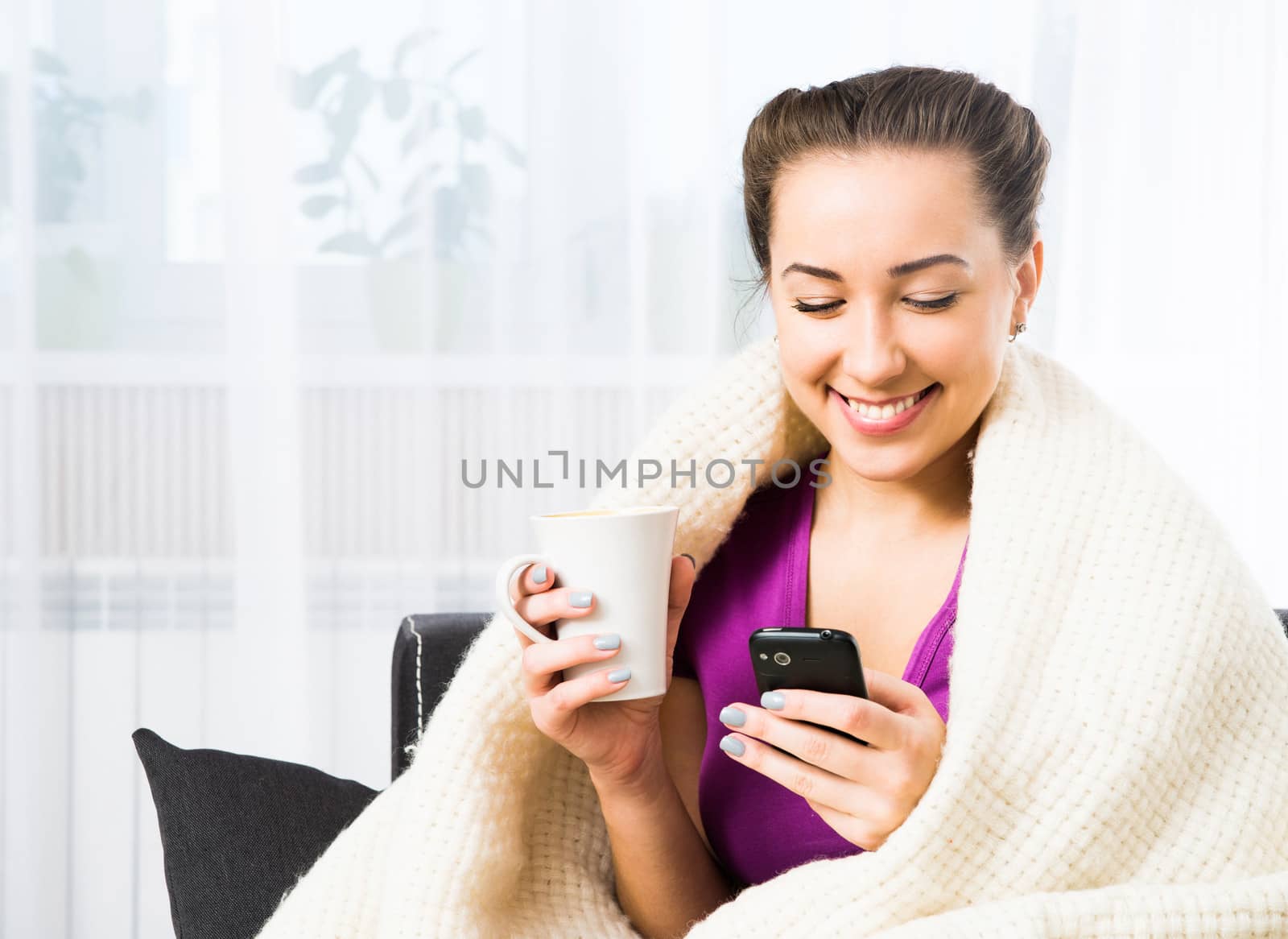 Attractive young woman using her cell phone to send a text message