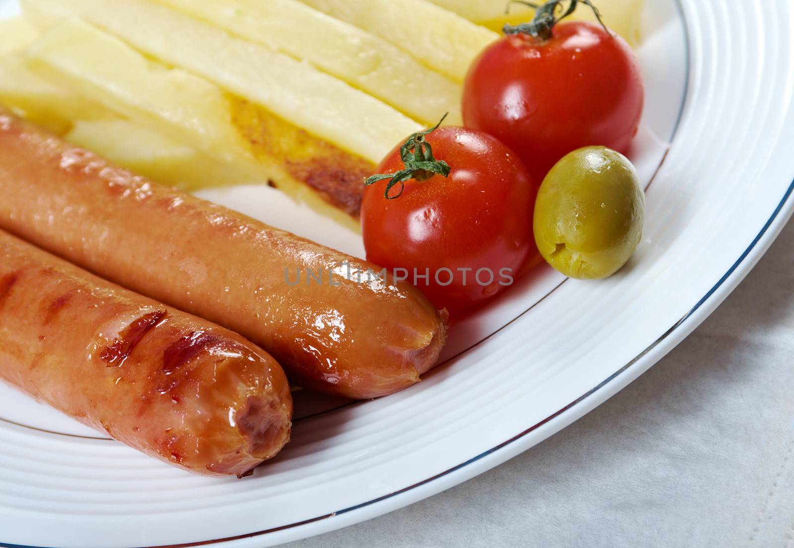 Sausages with french fries and vegetables