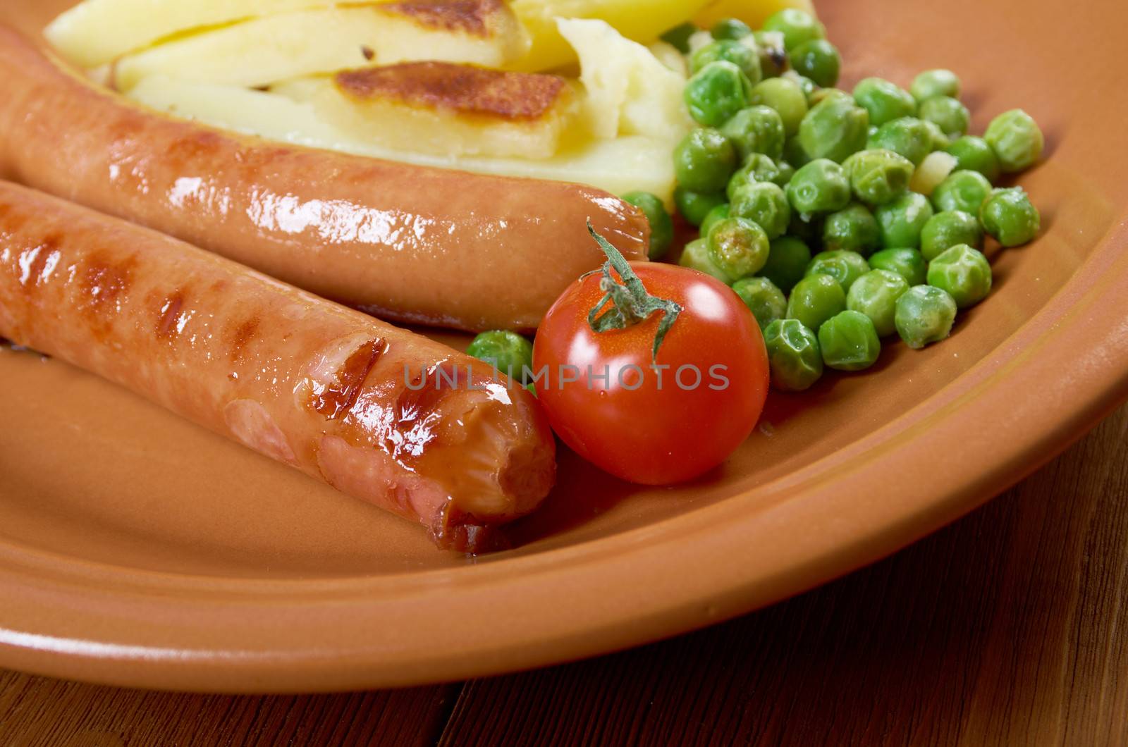 Sausages with french fries and vegetables