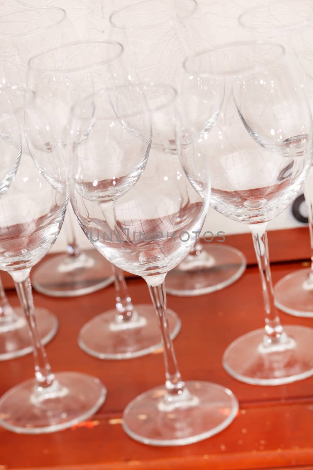 Empty glasses on restaurant table by shebeko