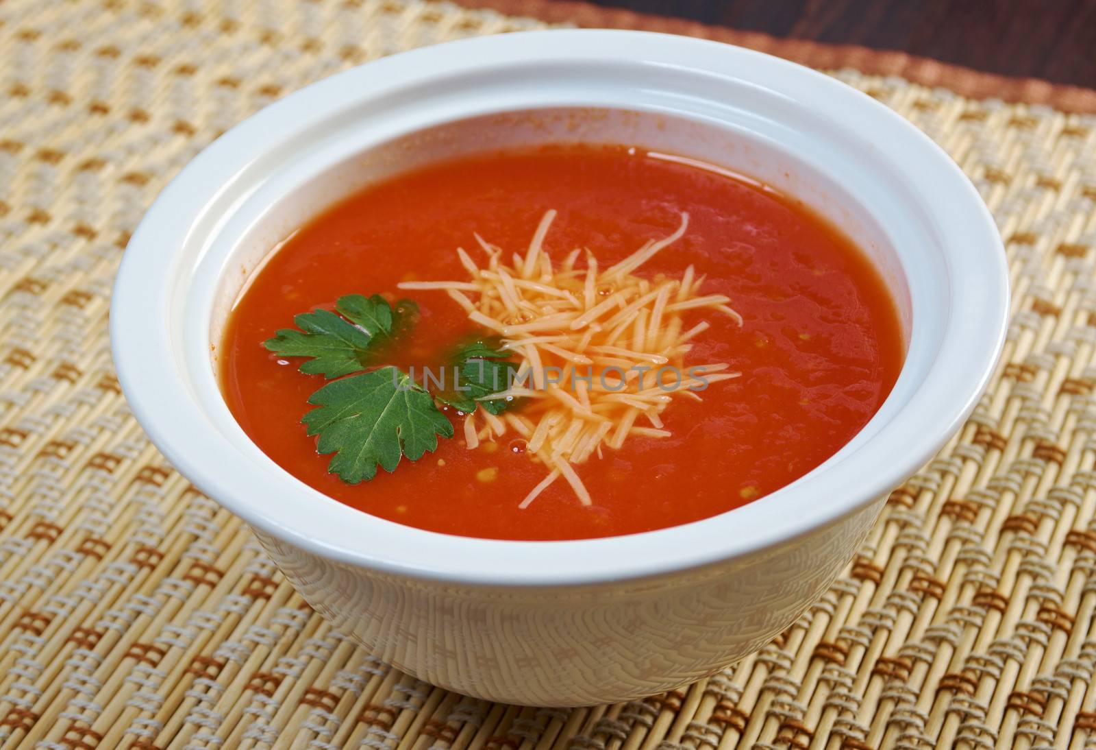 Thick and hearty tomato soup by Fanfo