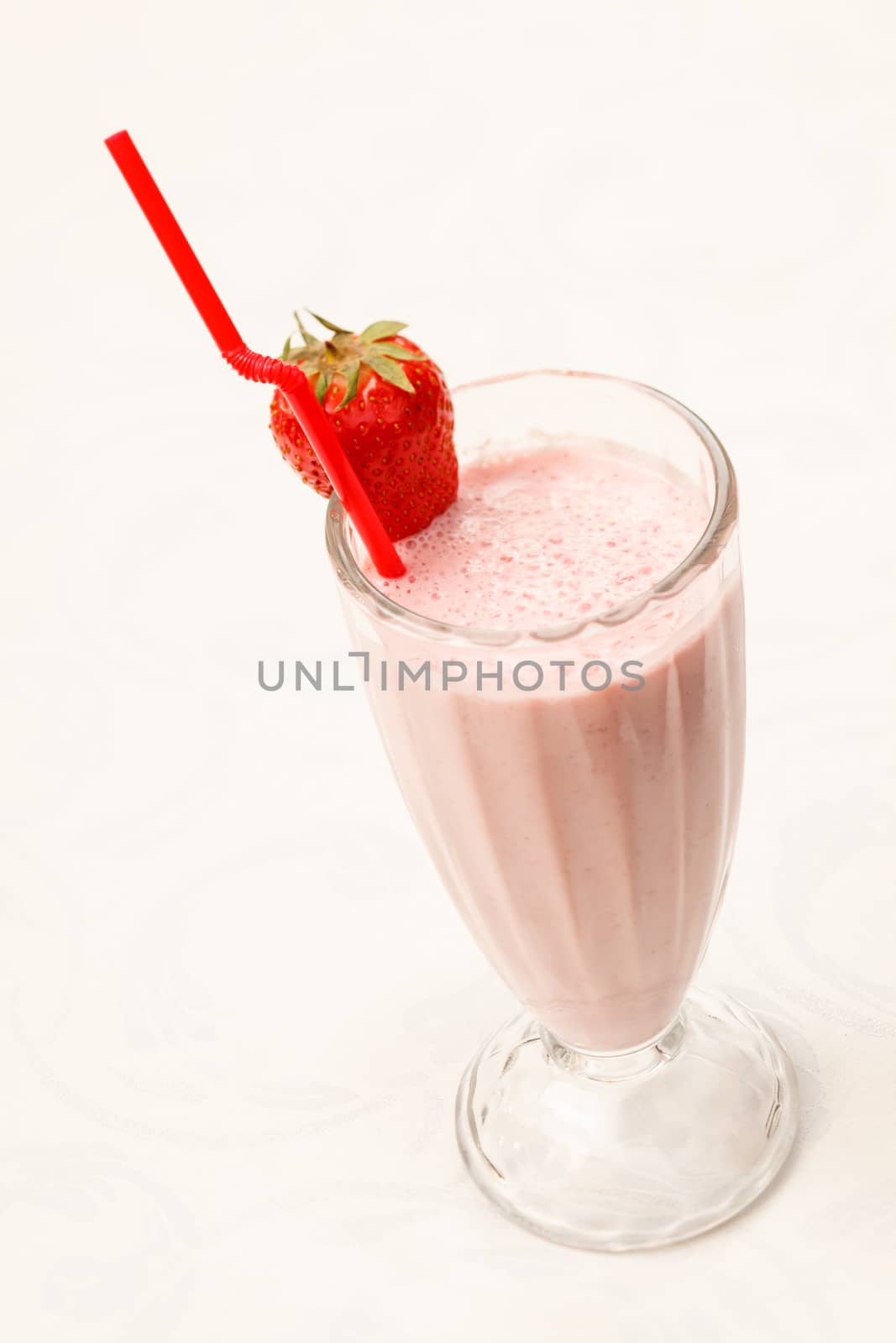 strawberry smoothie by shebeko