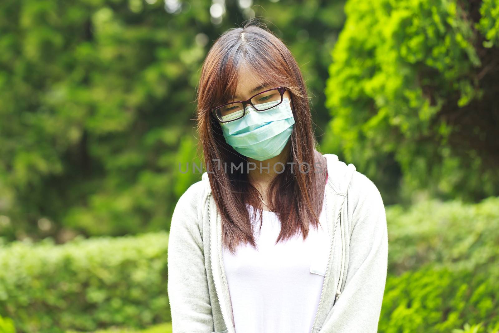 Woman wearing mask in park by kawing921