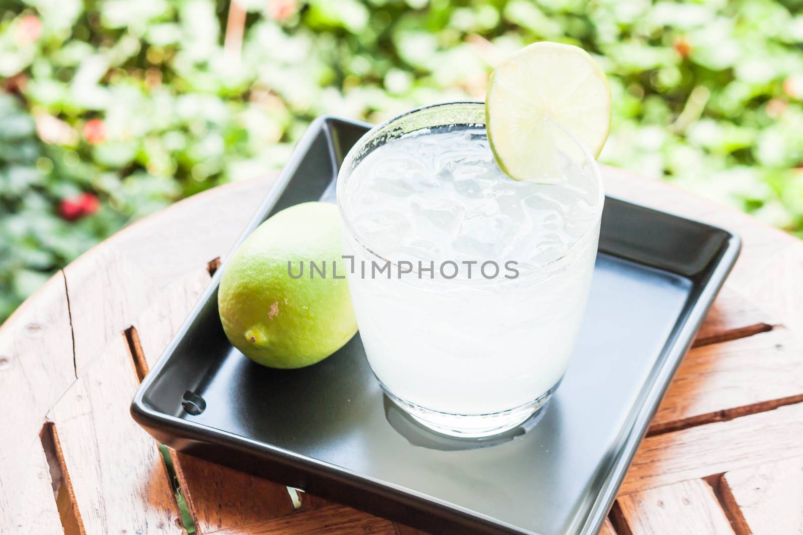 Cold glass of lime juice with lime by punsayaporn