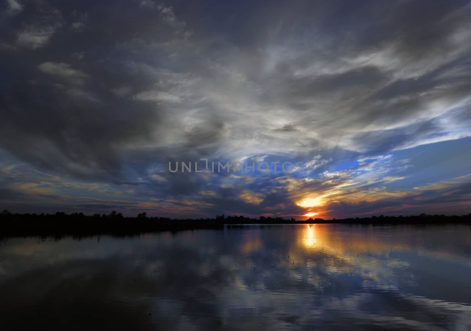 Sunset on the lake. by dadalia