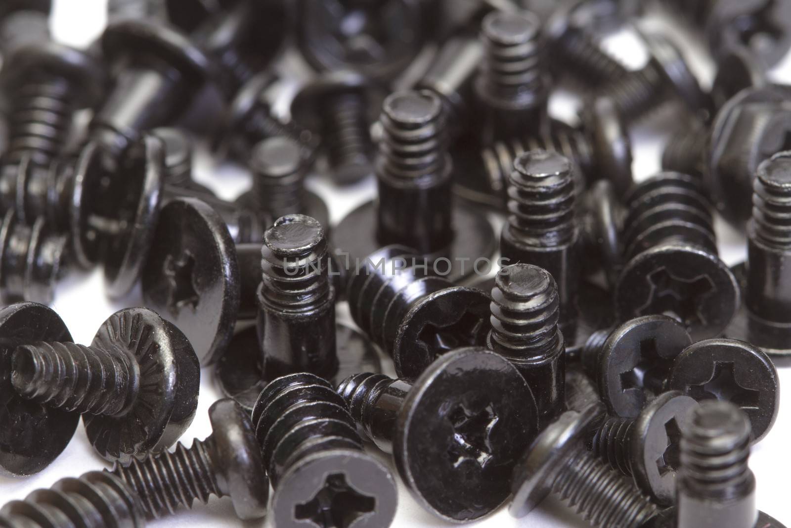 Metallic screws by marslander