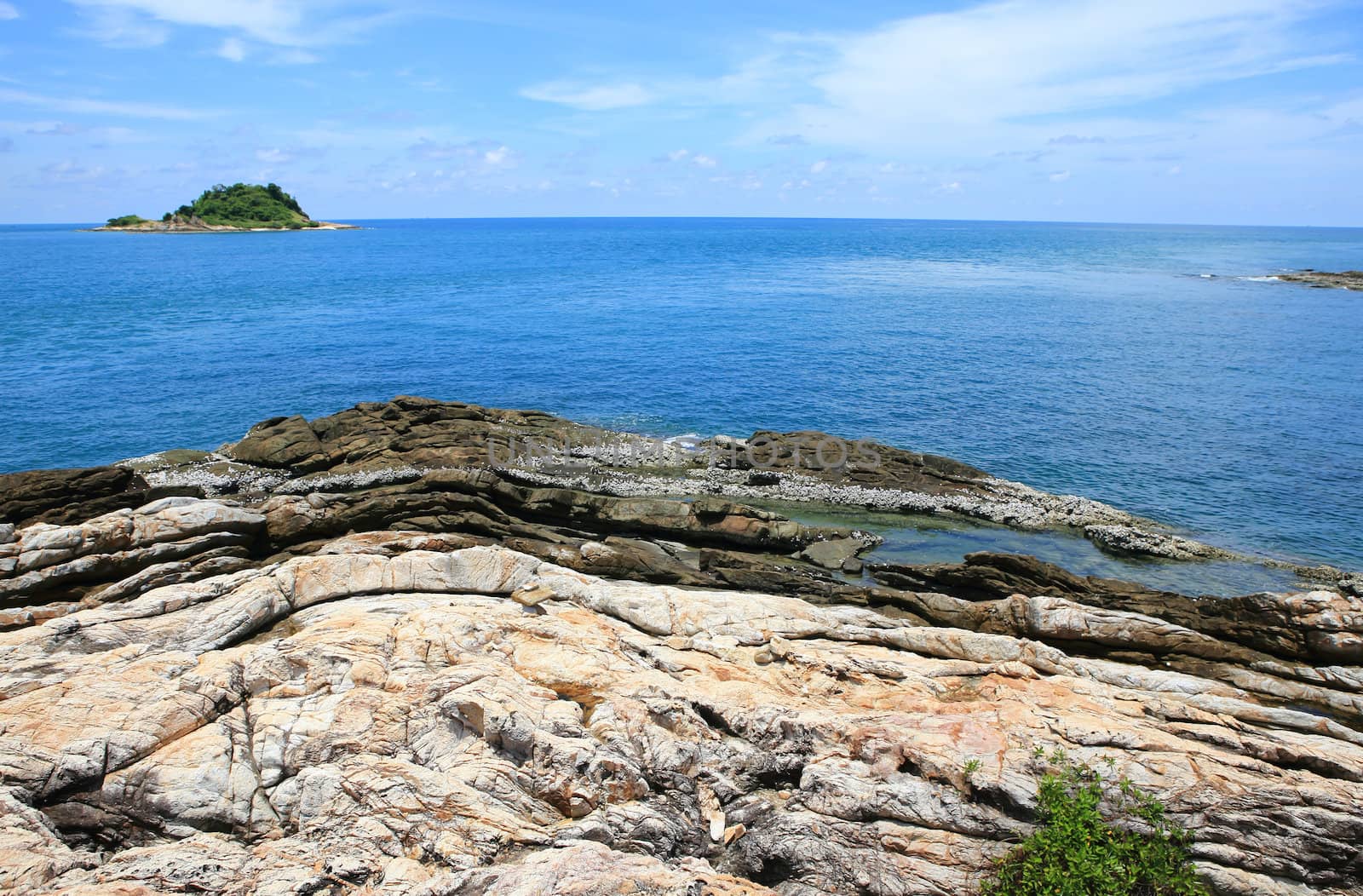 sland Koh Samet in Thailand by rufous