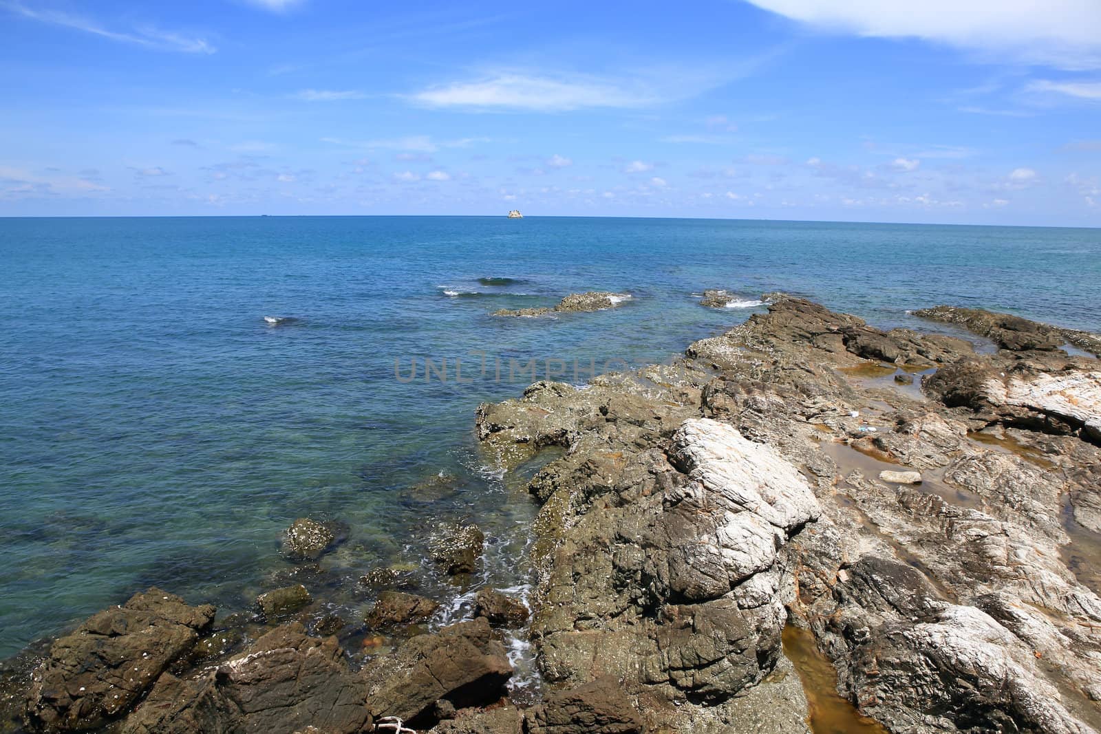 sland Koh Samet in Thailand by rufous