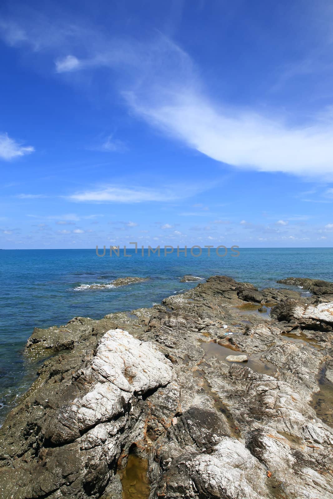 sland Koh Samet in Thailand by rufous