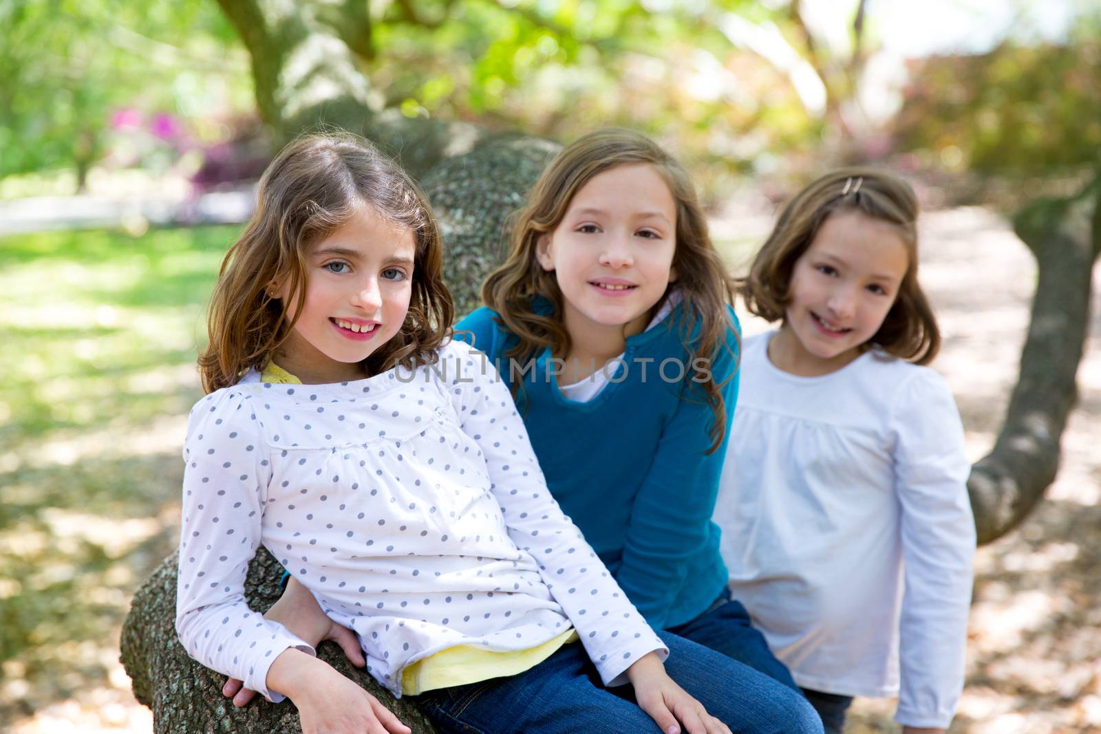 friends sister girls resting on tree trunk nature outdoor